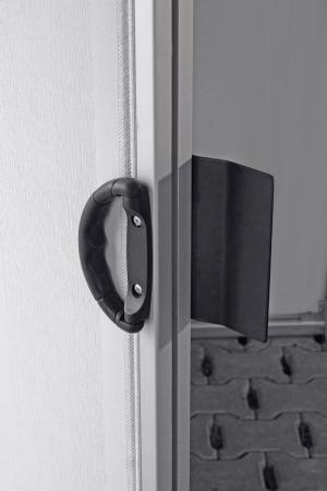 Detailansicht der festen Vorzelttür mit Klarsichtfenster​